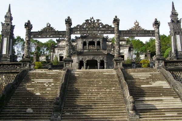 Tour Du Lịch Huế - Lăng Khải Định - Chùa Thiên Mụ 1 Ngày
