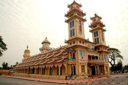 Tour Cao Đài - Địa Đạo Củ Chi 1 Ngày